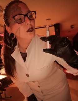 Selene Pain Mistress Montreal photo 3