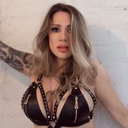 "Mistress Leandra" Mistress