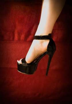 Mistress Jenevieve De Sade in Camden